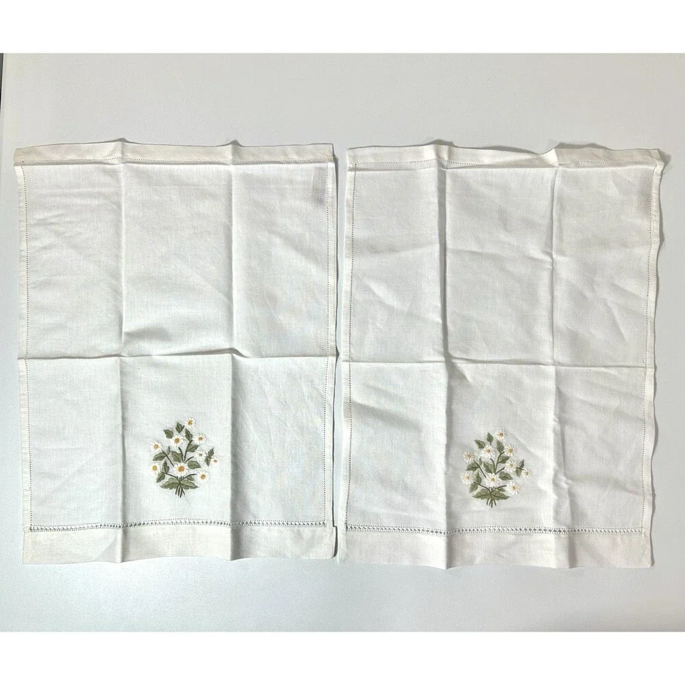 Daisy white linen
